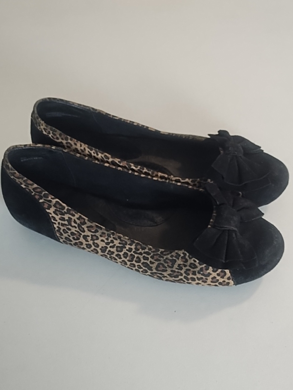 Black Leather Suede Ballet Flats with Leopard Print Sides  Bow Accent b.o.c.8